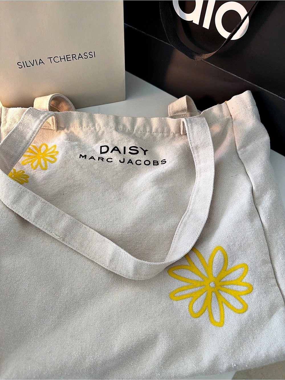 Marc Jacobs Daisy Marc Jacobs Canvas Tote Bag Daisy Canvas Tote White & Yellow